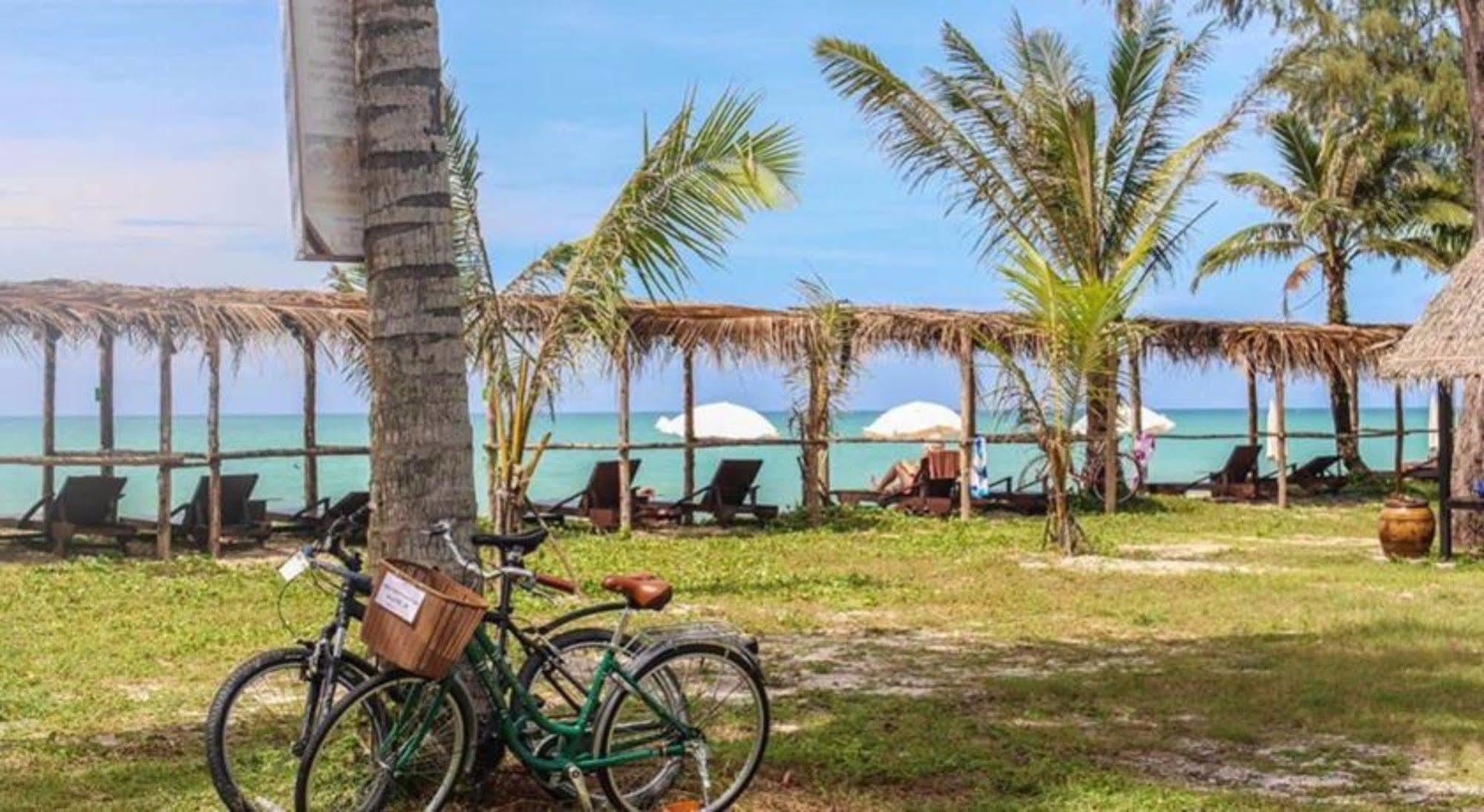 The Hip Resort @ Khao Lak Bang Sak Exterior foto