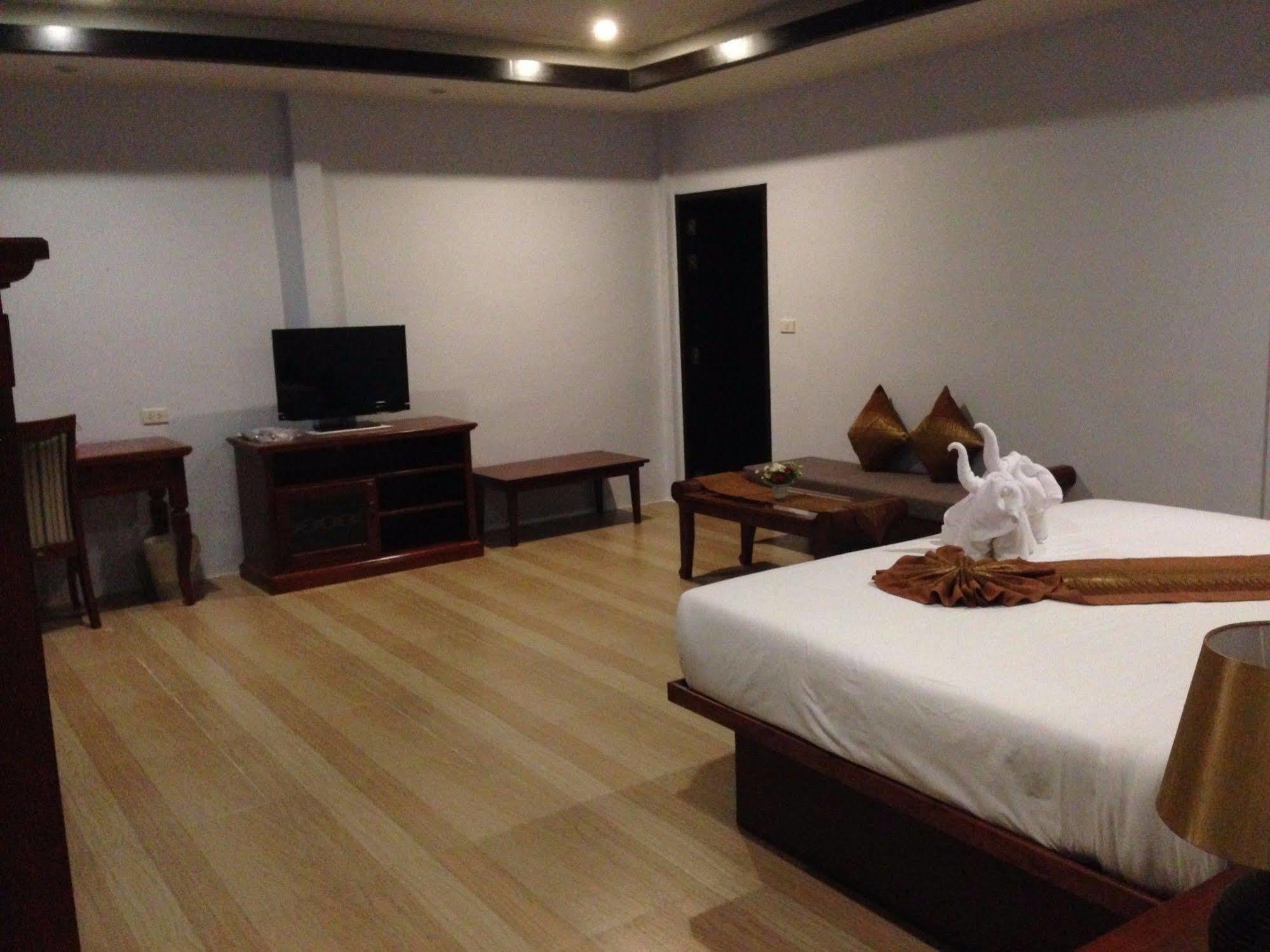 The Hip Resort @ Khao Lak Bang Sak Exterior foto